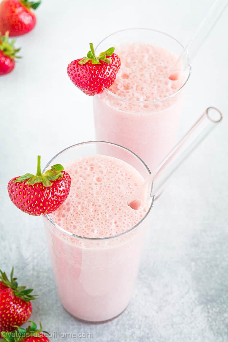 The Perfect Strawberry Smoothie (Healthy + Delicious!)