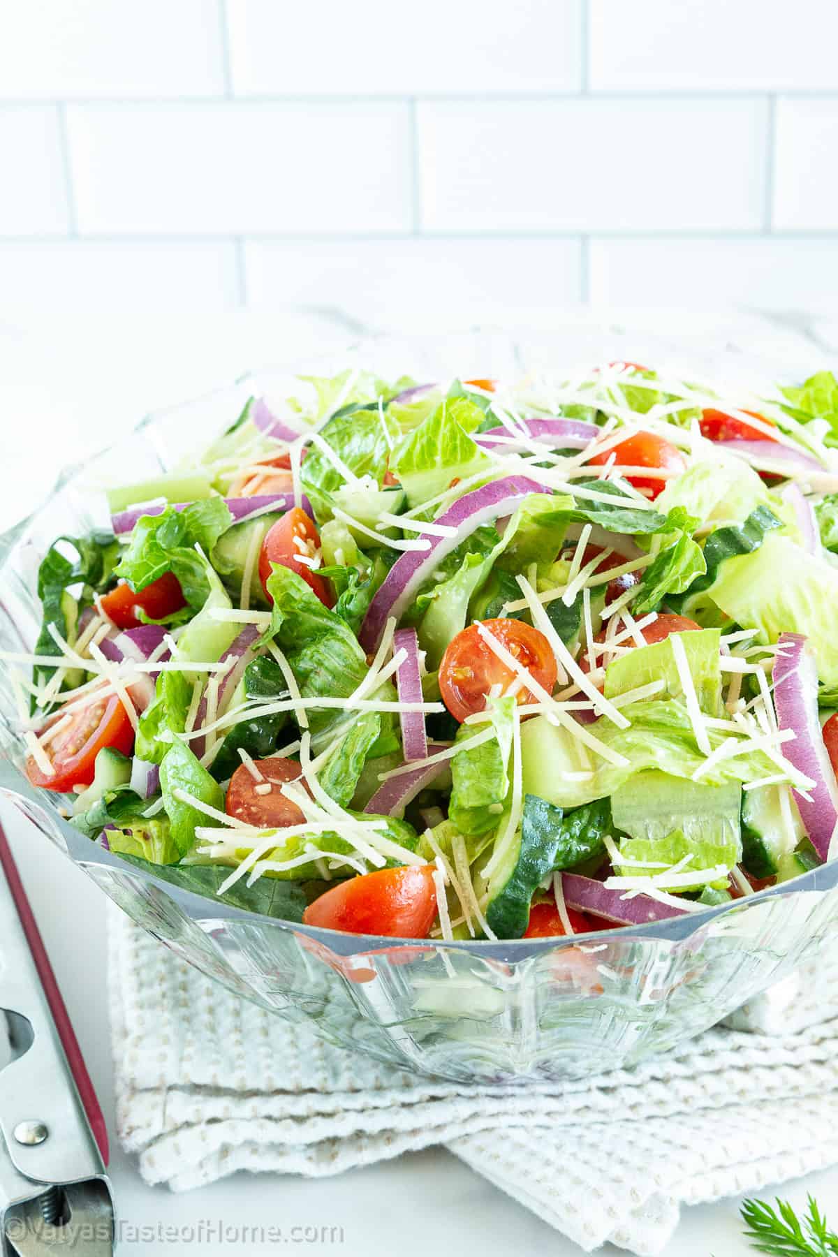 Quick and Easy Romaine Salad (with an Olive Garden Dressing)