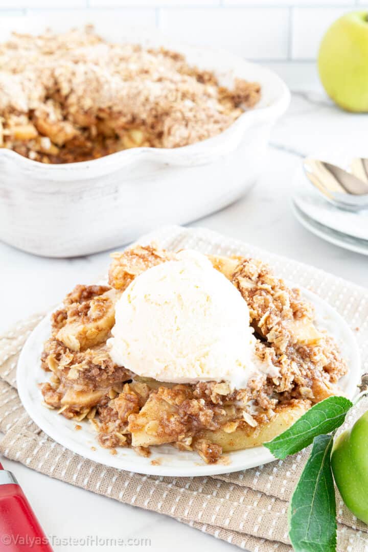 The Best Homemade Apple Crisp (Quick and Easy Recipe)