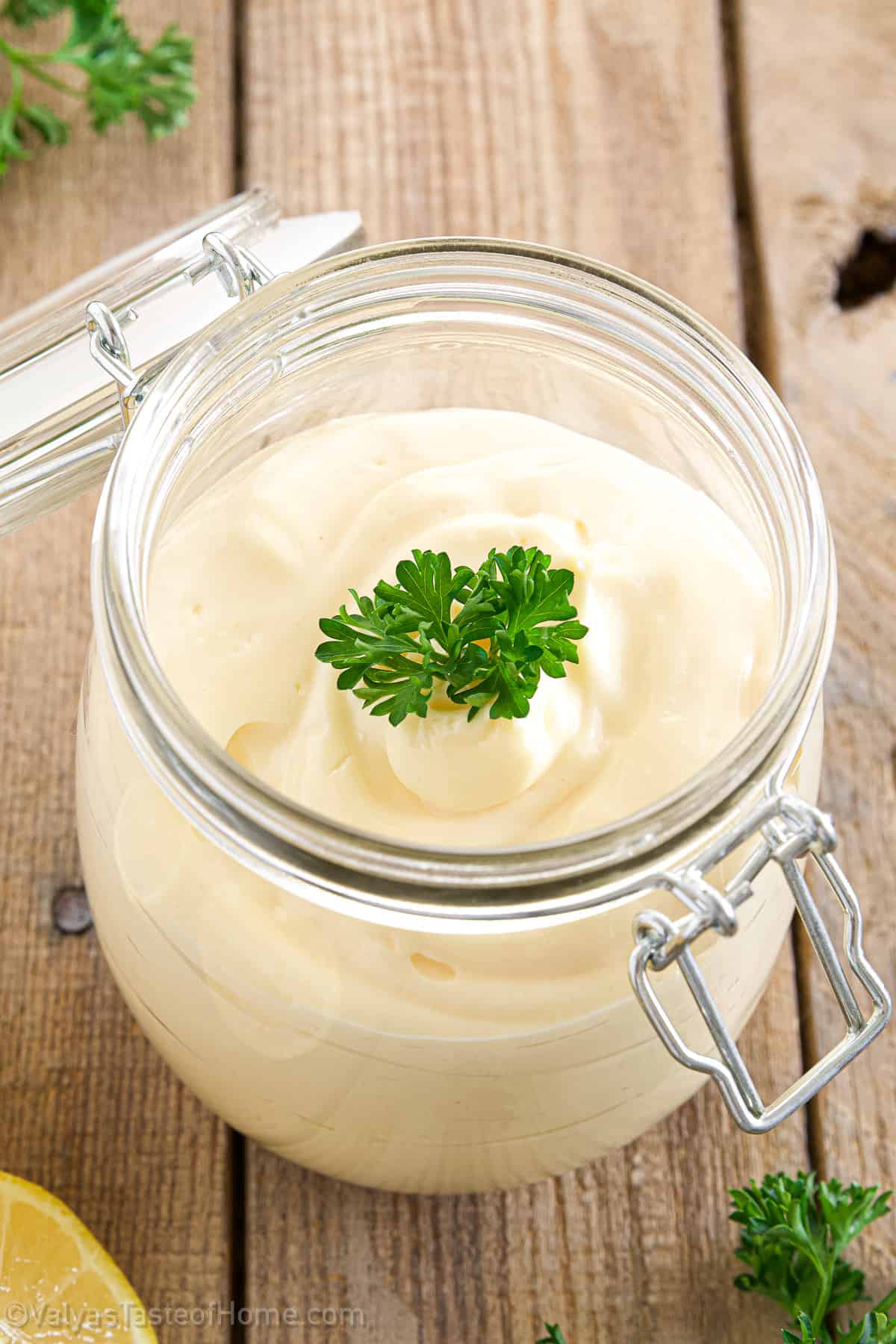 4-Ingredient Homemade Mayonnaise Recipe (For Beginners!)