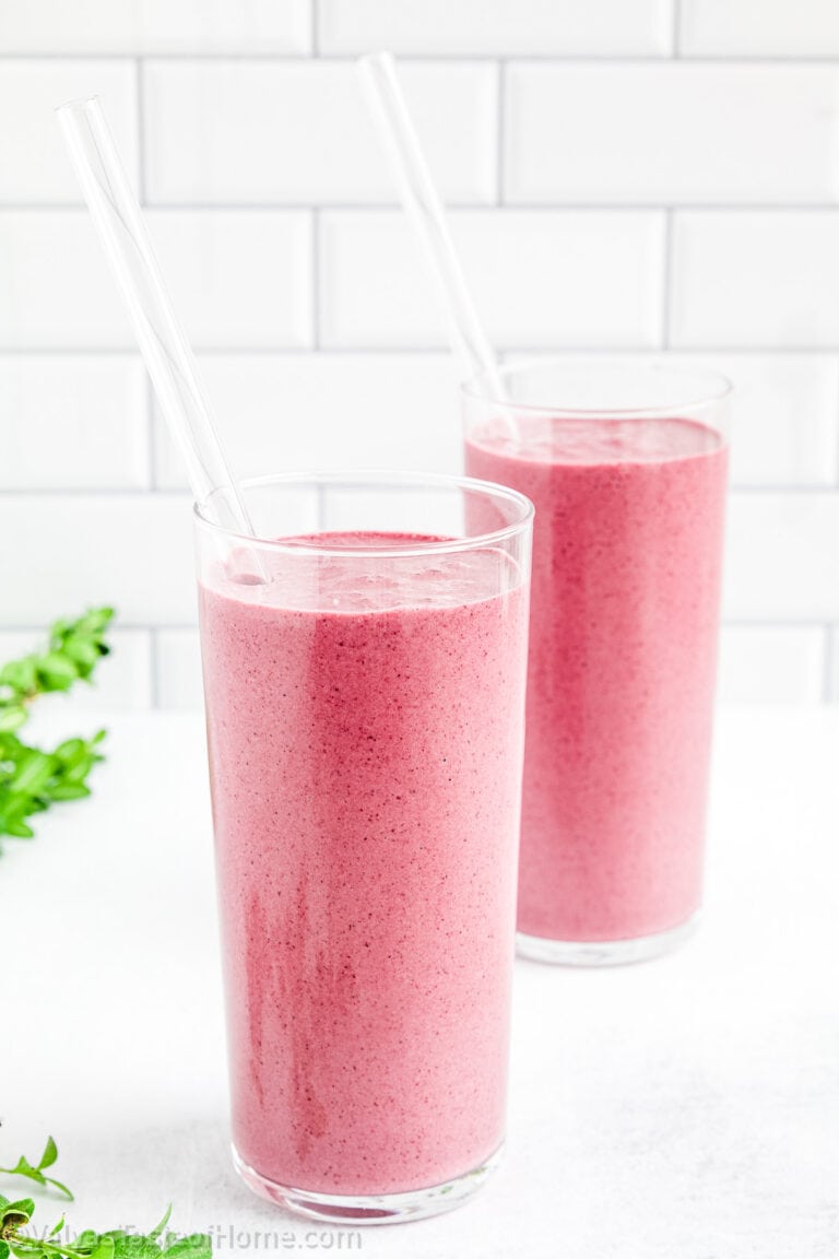 Mixed Berry Smoothie Recipe (4 Ingredients Only!)