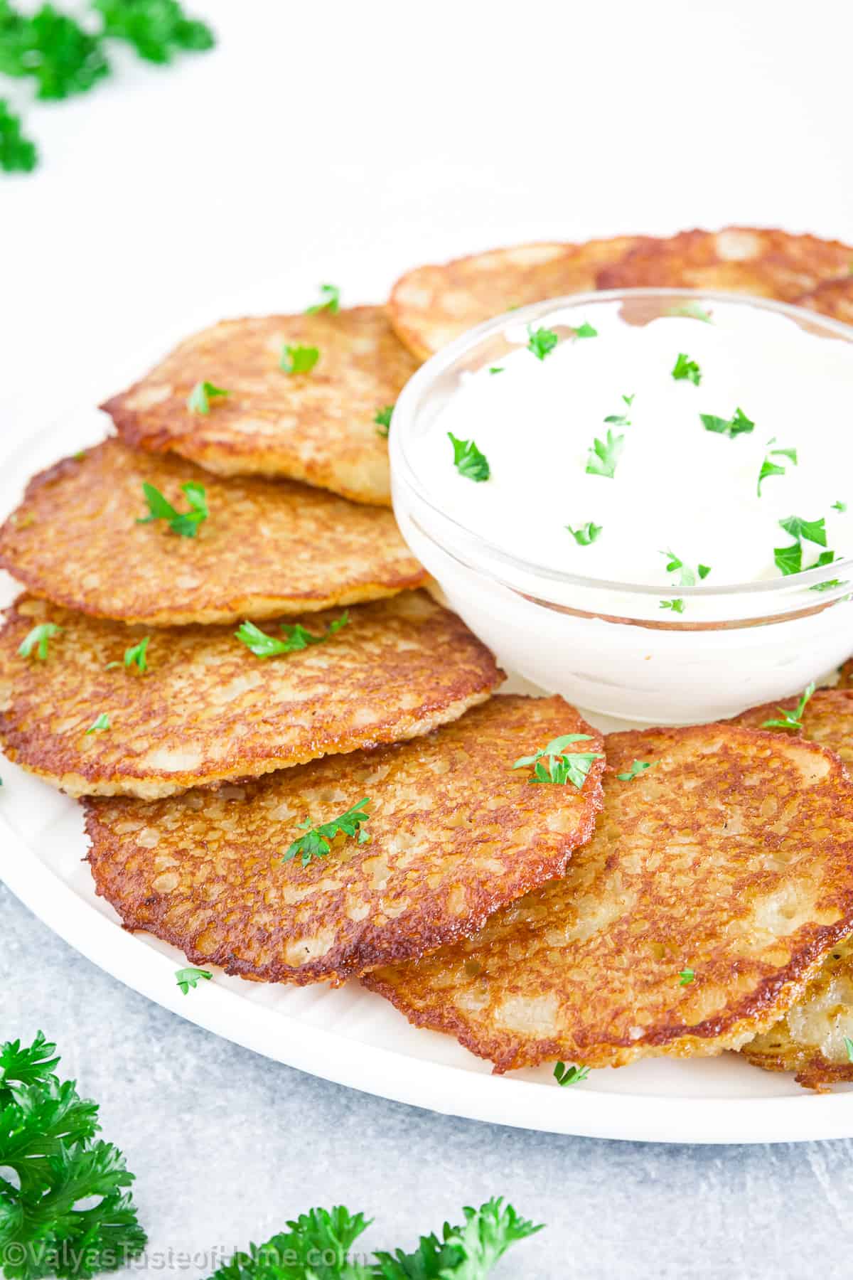 https://www.valyastasteofhome.com/wp-content/uploads/2017/04/Crispy-Potato-Pancakes-Recipe-Classic-Slavic-Pancakes-4.jpg
