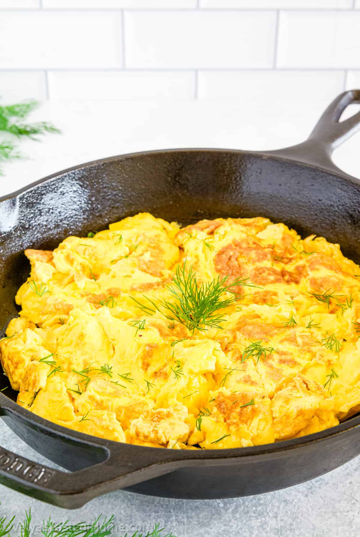 https://www.valyastasteofhome.com/wp-content/uploads/2017/10/How-to-Make-Scrambled-Eggs-Perfectly-Fluffy-Every-Time-1.jpg