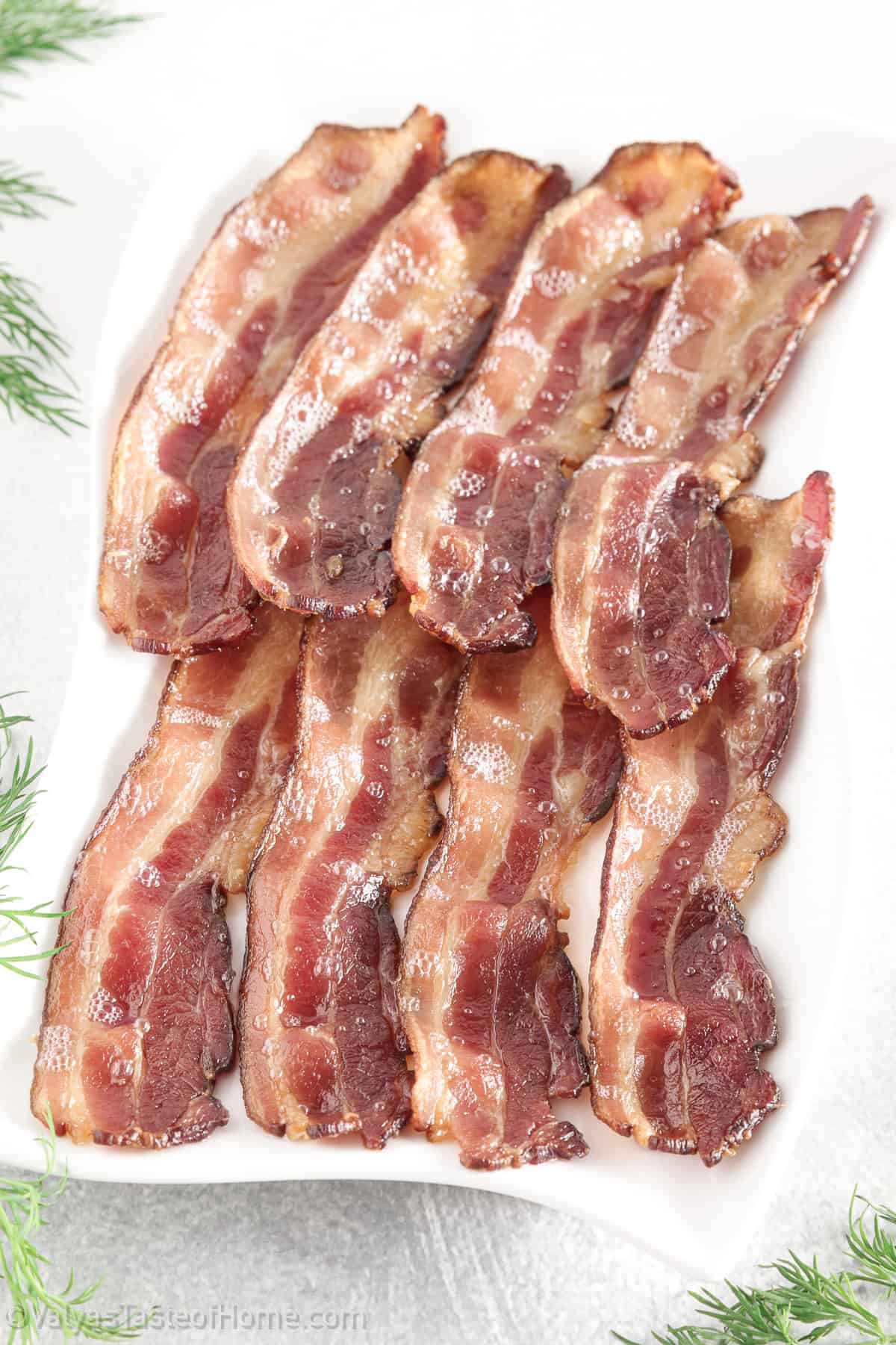https://www.valyastasteofhome.com/wp-content/uploads/2019/11/How-to-Make-Perfect-Quick-and-Easy-Oven-Broiled-Bacon-1.jpg