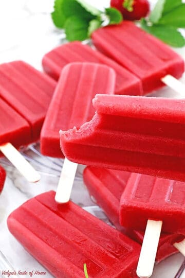 Perfect Strawberry Popsicles Recipe (10 Minutes Prep Time!)