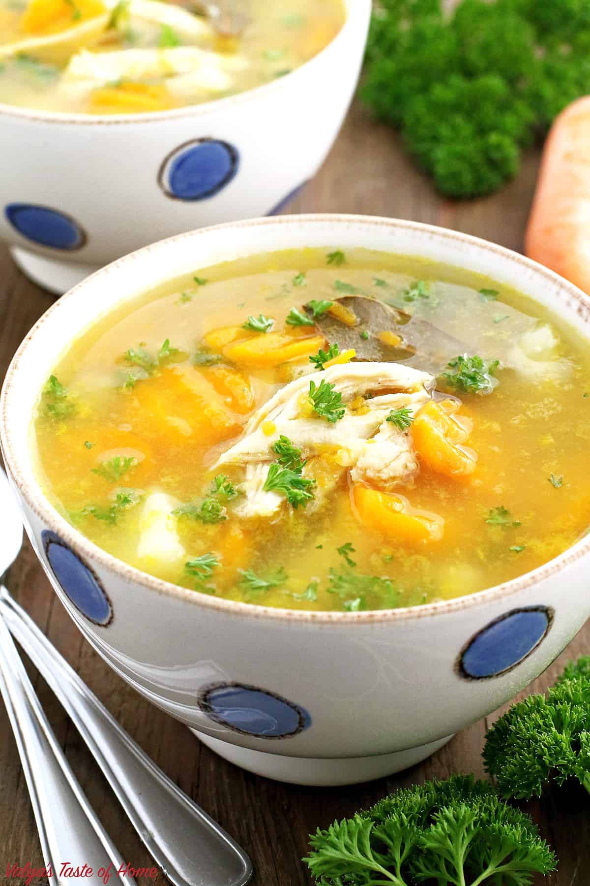  Cette recette de soupe aux pois cassés au poulet en pot instantané est unique et fantastique. C'est léger mais aussi riche et satisfaisant. Il fera également un excellent travail pour garder les frissons à distance et vous fera vous sentir chaud et confortable à l'intérieur.