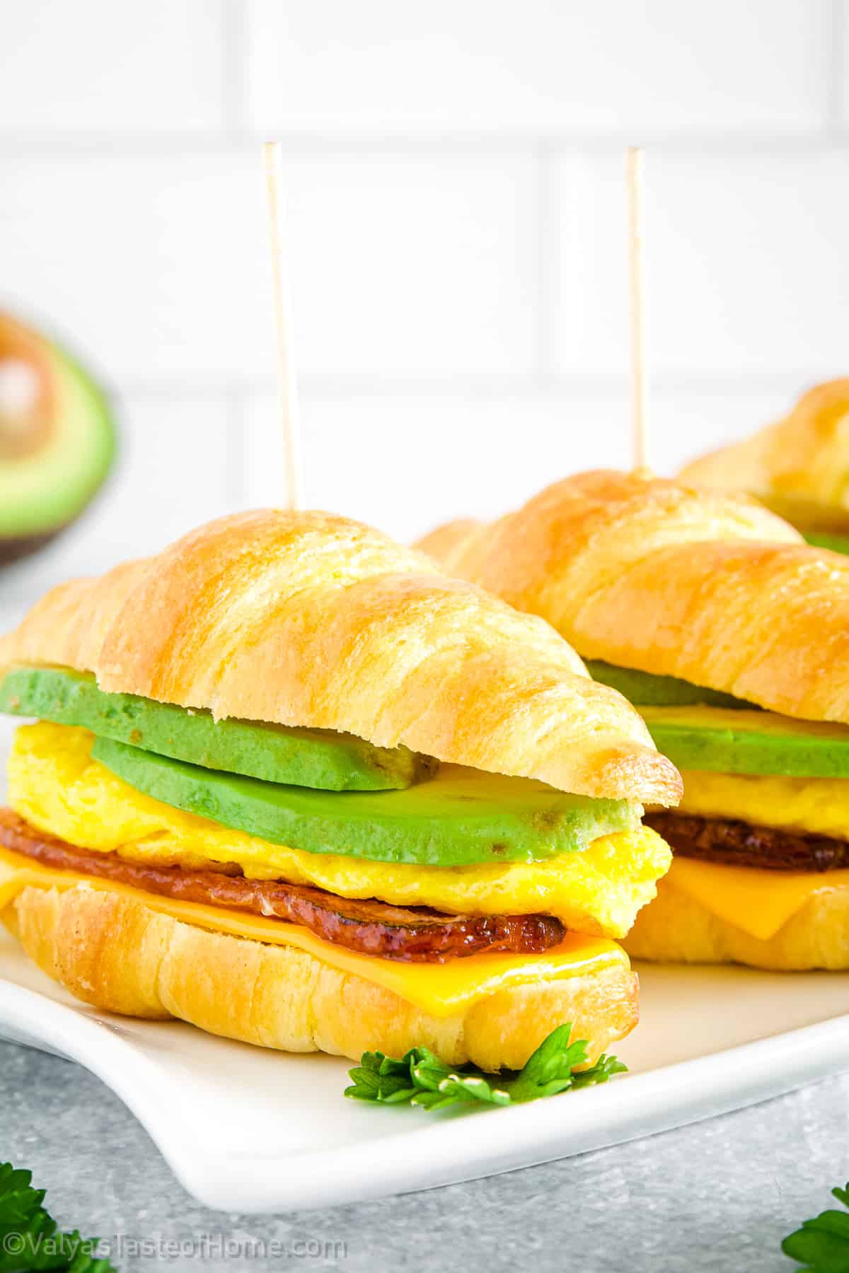 https://www.valyastasteofhome.com/wp-content/uploads/2022/01/Scrambled-Egg-Sandwich-Easy-Make-Ahead-Breakfast-Sandwich-4.jpg